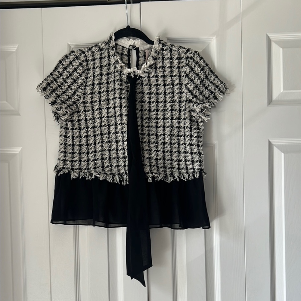 Zara Black and White Ruffled Puff Sleeve Blouse